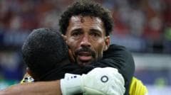 Cape Verde goalkeeper set to be reunited with his mum